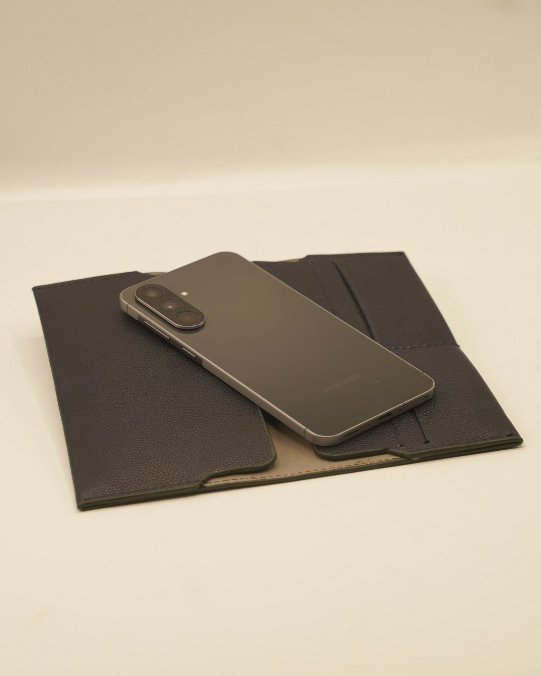 Obsidian Nomad Phone Wallet