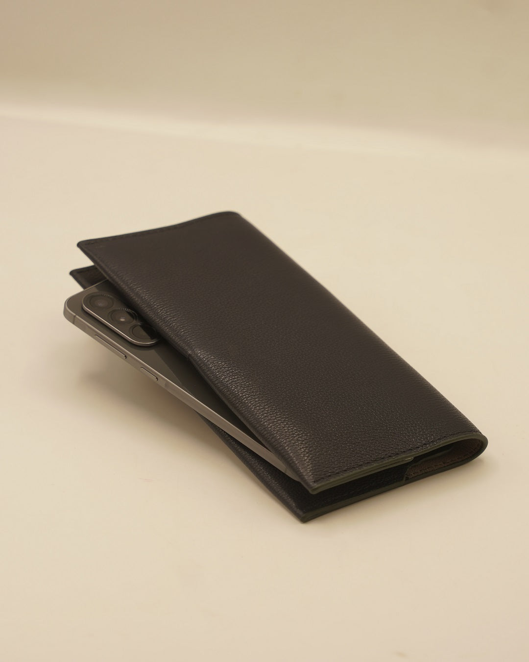 Obsidian Nomad Phone Wallet